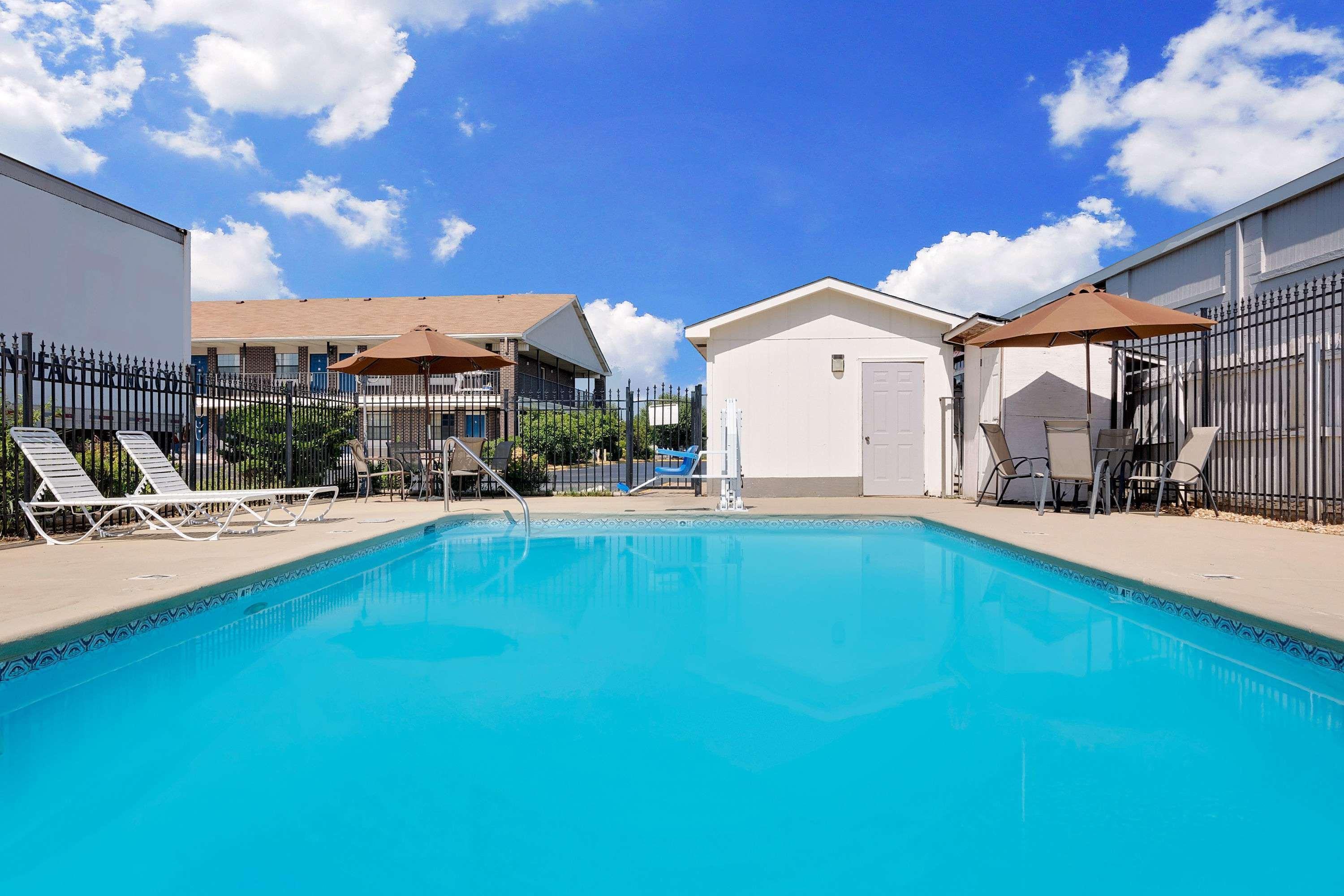 Days Inn By Wyndham Demopolis Kültér fotó